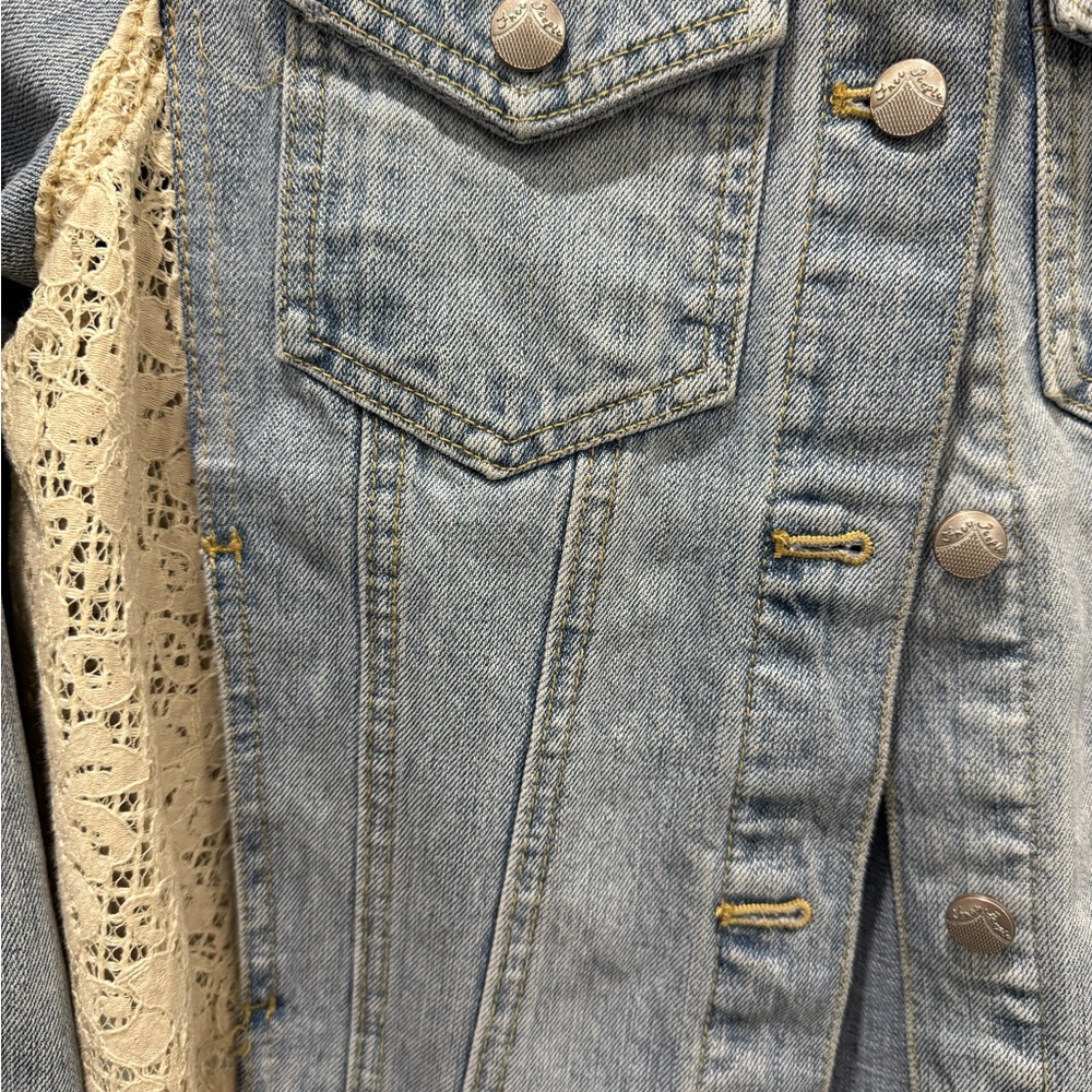 Free People Cropped Denim Jacket w/ Lace Side Panels – XS - Picture 5 of 7